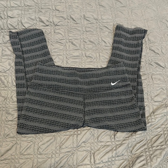 𝅺nike zigzag, polkadot, cropped leggings size S - Picture 1 of 2